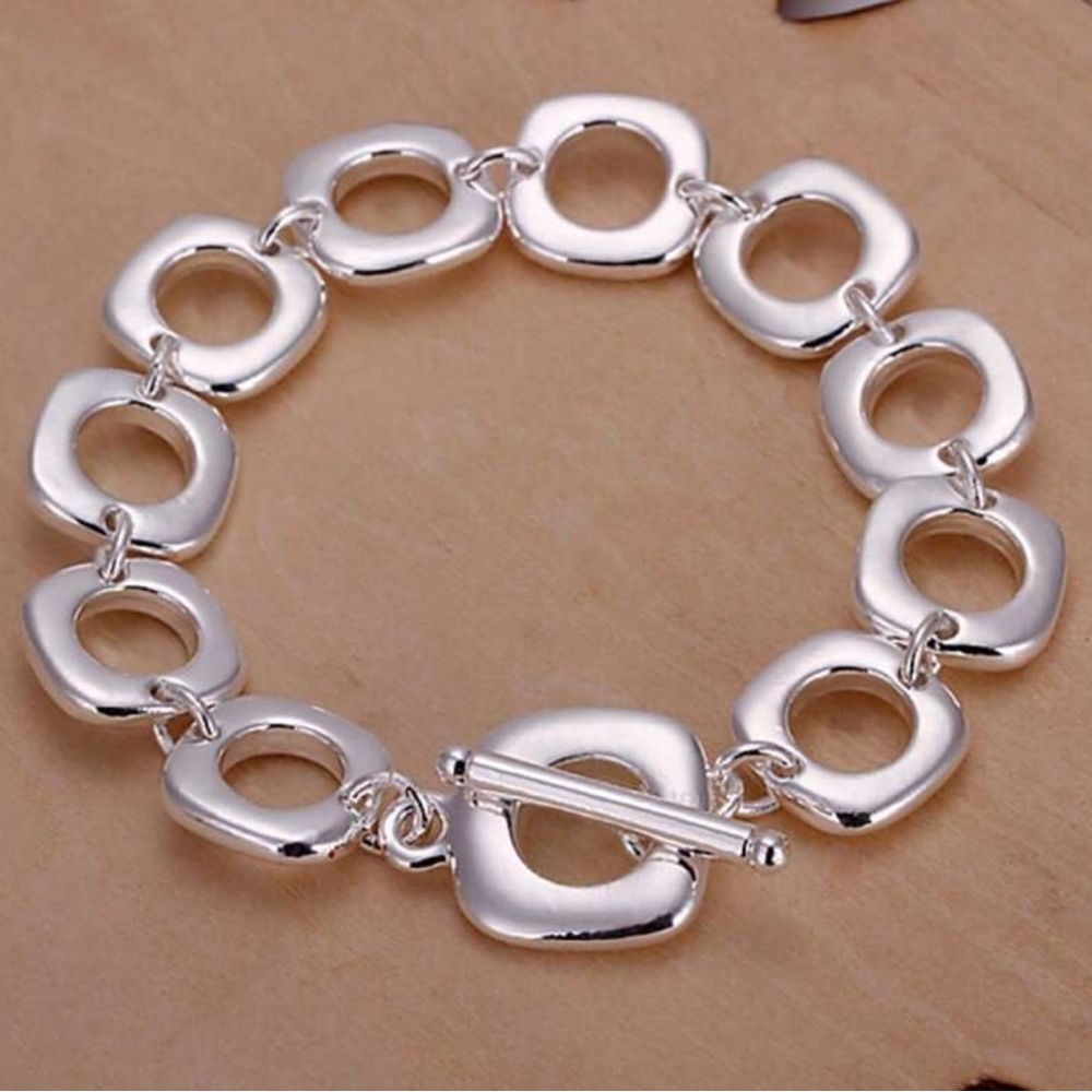 Elegant Silver Plated Link Toggle Bracelet - Picture 4 of 5